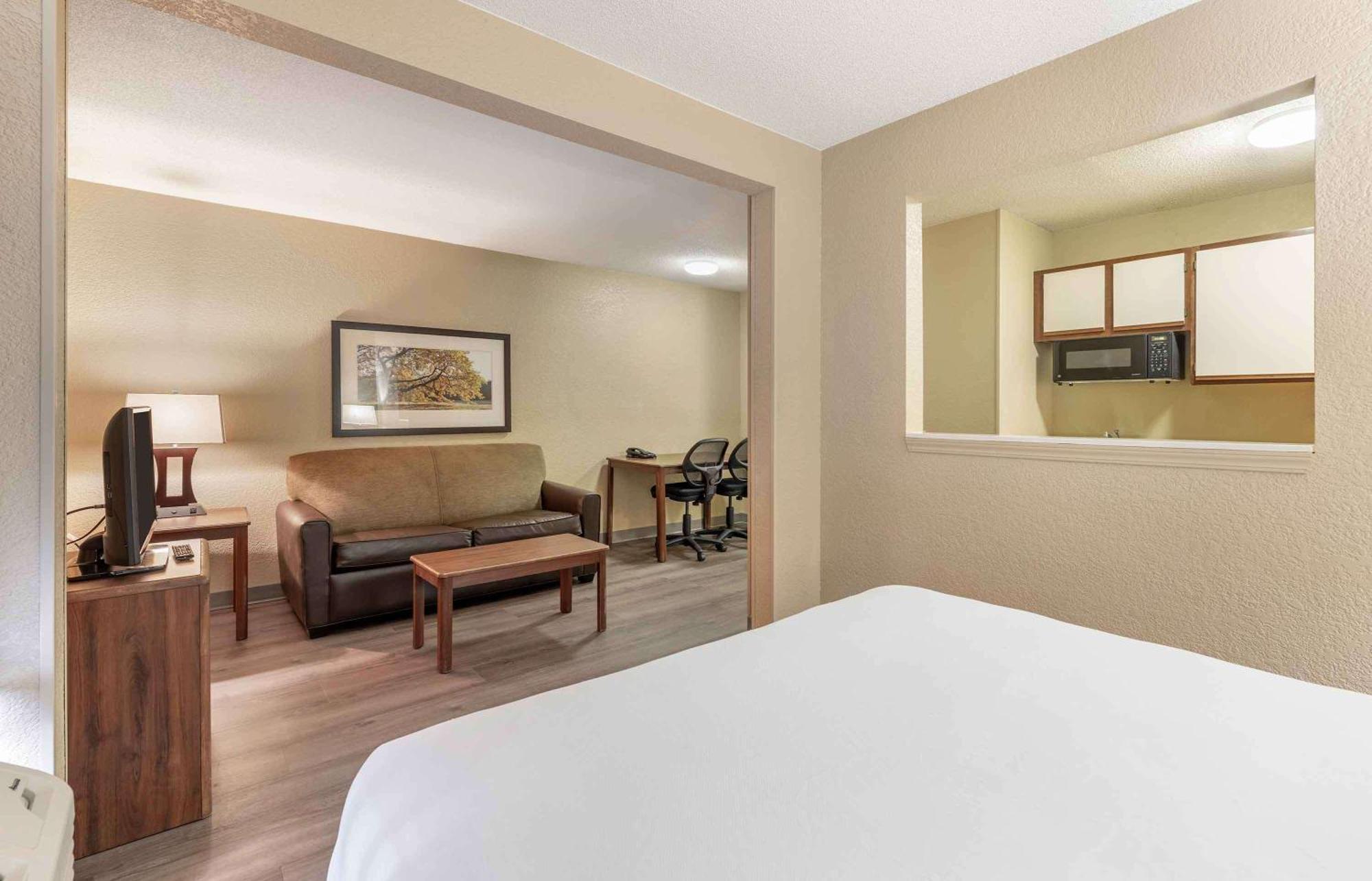 Extended Stay America Suites - Wichita - East Bagian luar foto